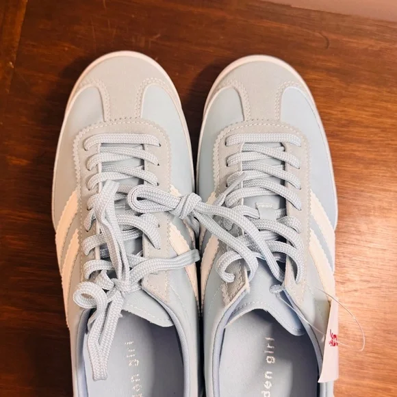 Madden Girl Sneakers NEW with ticket - Picture 2 of 5